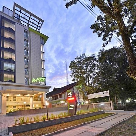 Whiz Prime Hotel Khatib Sulaiman Padang Екстер'єр фото