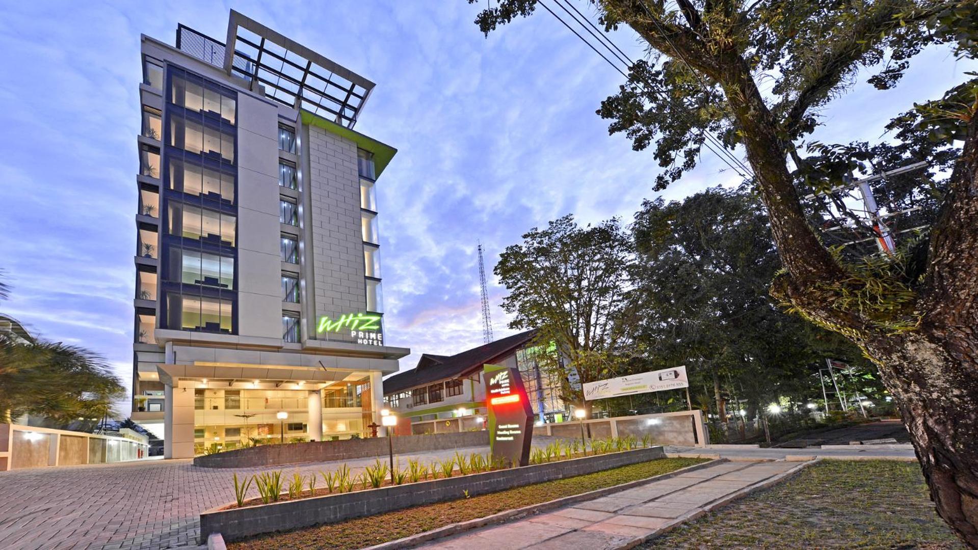 Whiz Prime Hotel Khatib Sulaiman Padang Екстер'єр фото