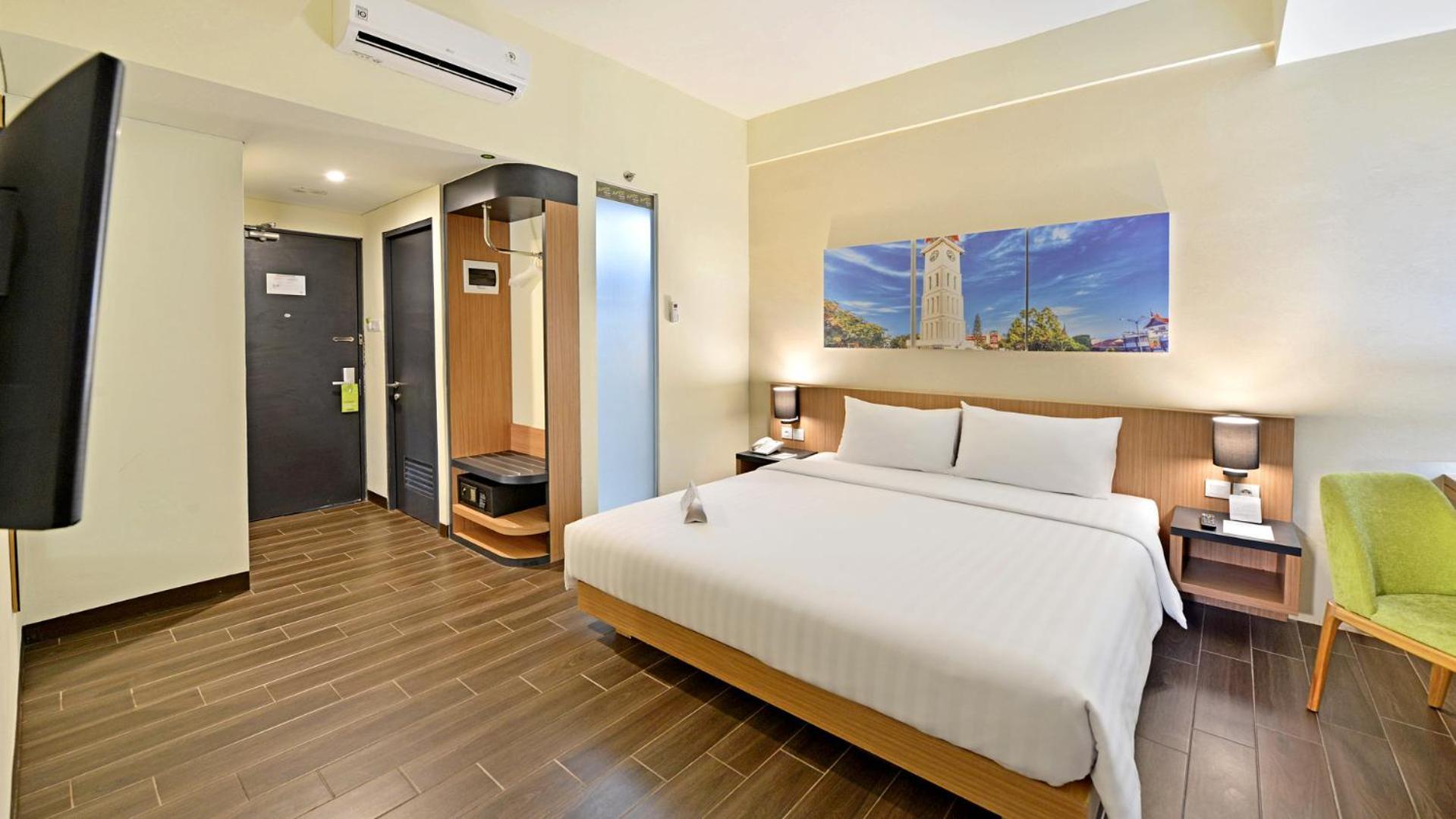 Whiz Prime Hotel Khatib Sulaiman Padang Екстер'єр фото