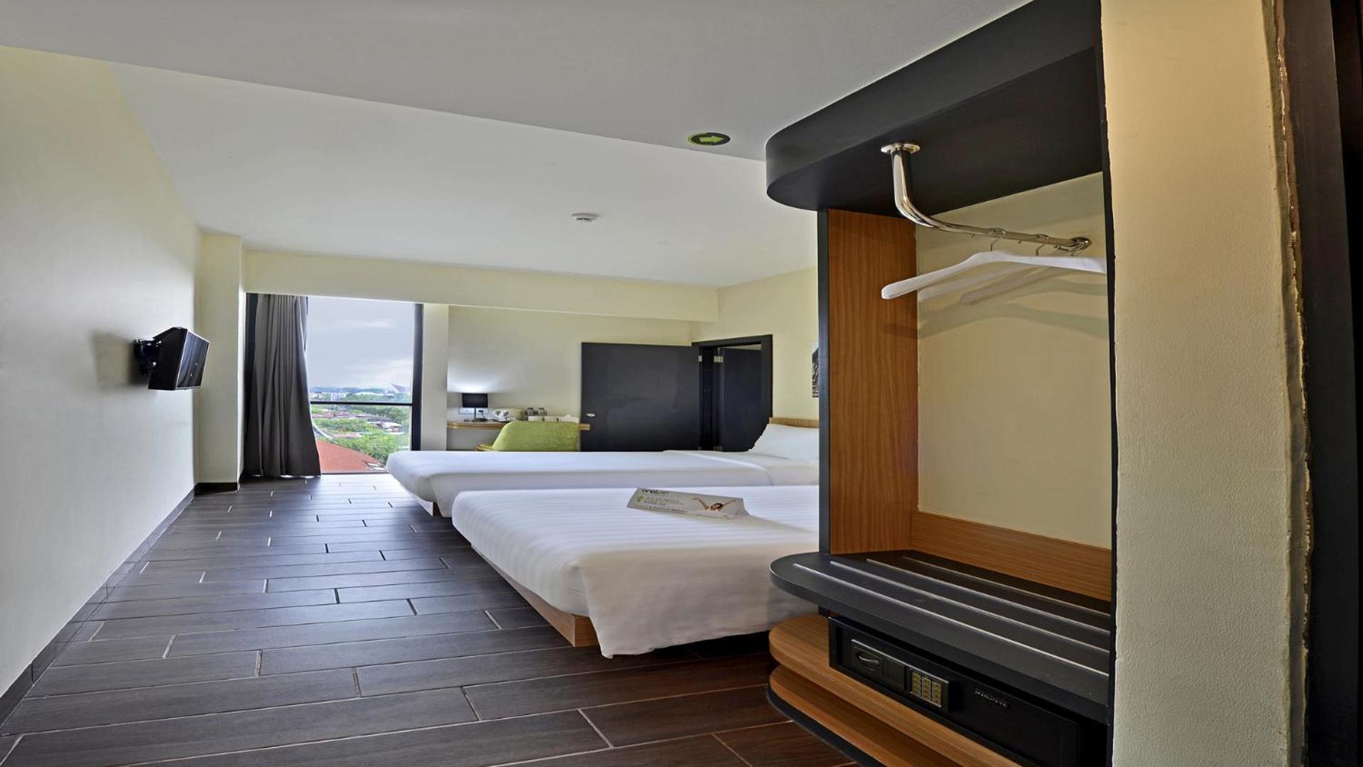 Whiz Prime Hotel Khatib Sulaiman Padang Екстер'єр фото