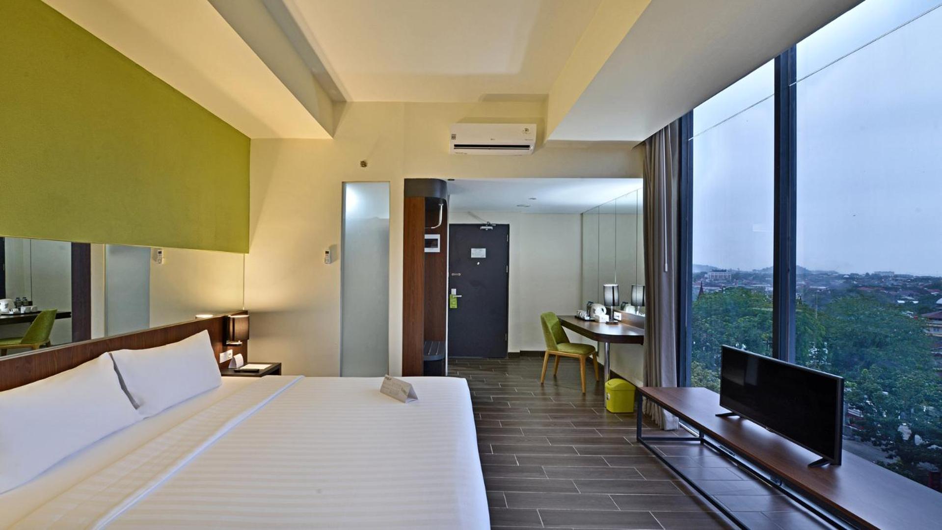 Whiz Prime Hotel Khatib Sulaiman Padang Екстер'єр фото
