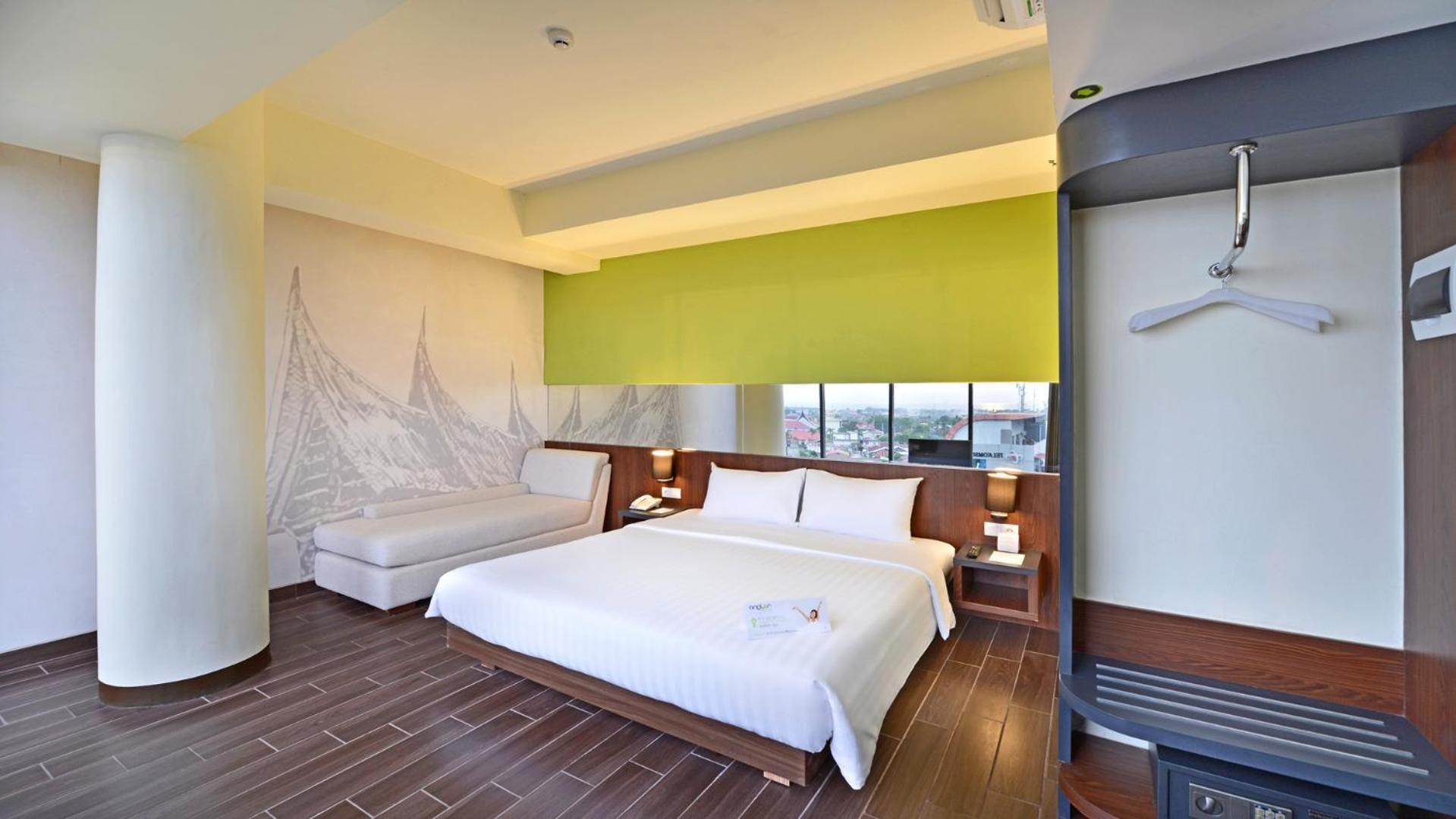 Whiz Prime Hotel Khatib Sulaiman Padang Екстер'єр фото