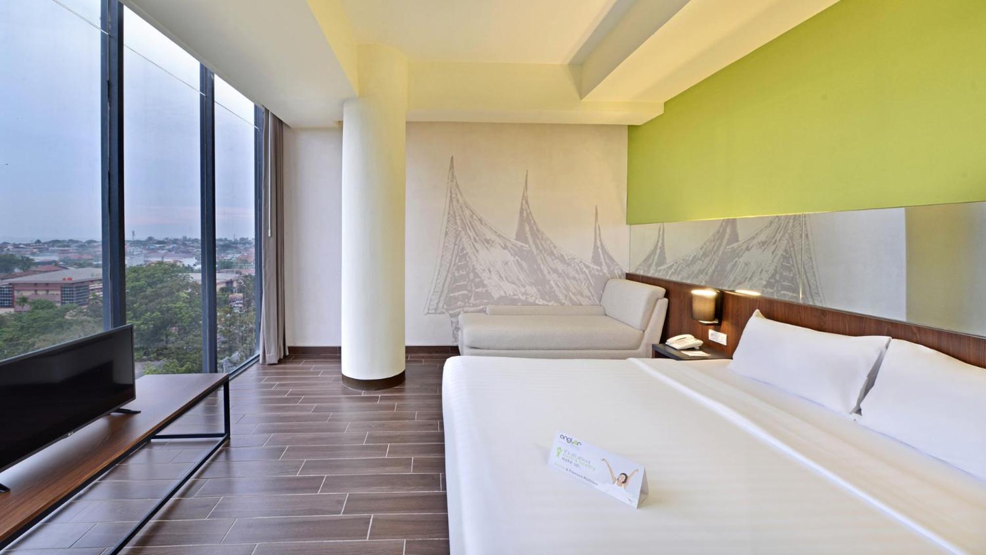 Whiz Prime Hotel Khatib Sulaiman Padang Екстер'єр фото