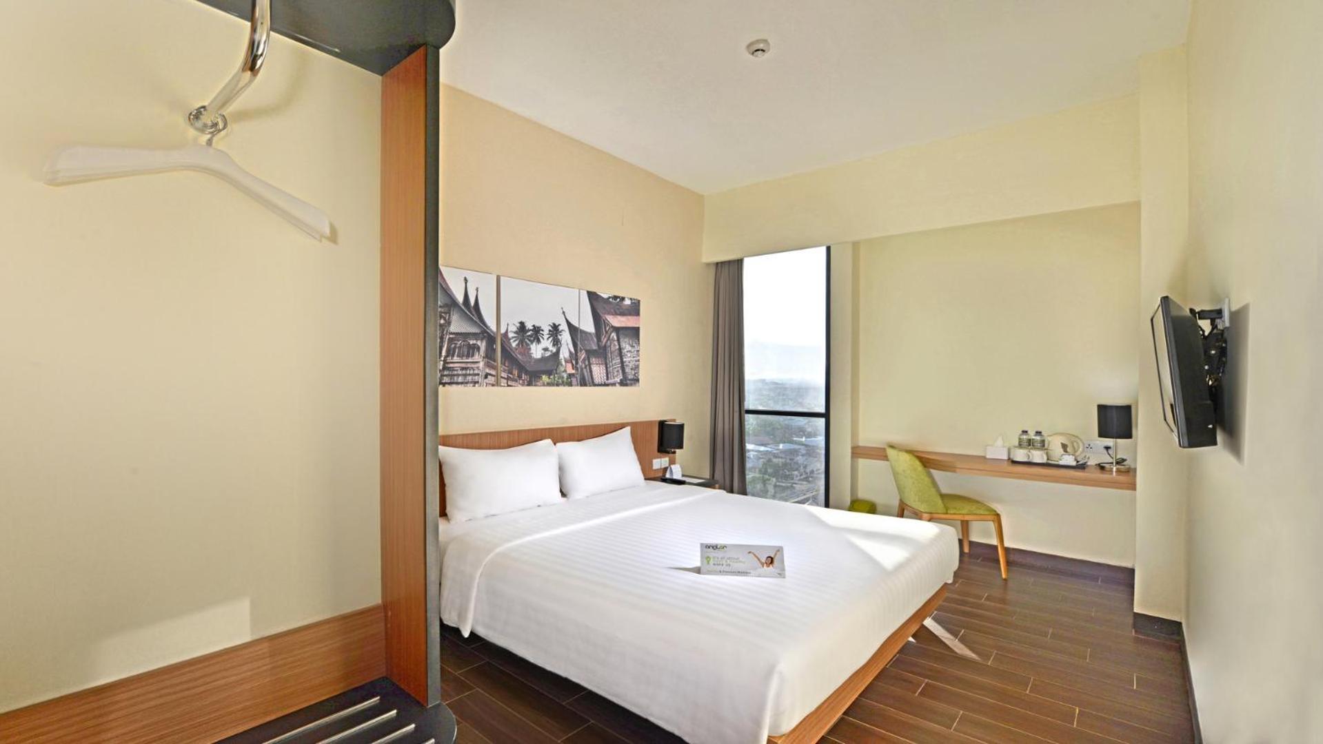 Whiz Prime Hotel Khatib Sulaiman Padang Екстер'єр фото