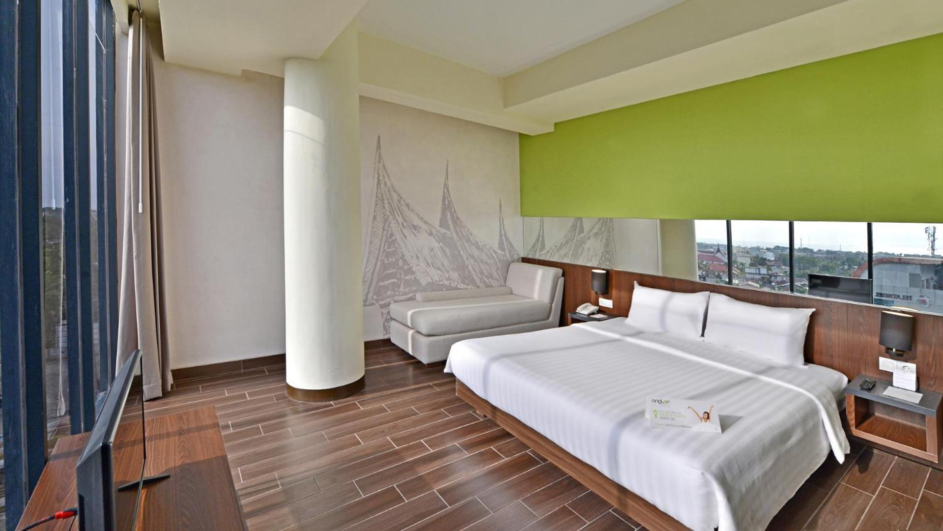 Whiz Prime Hotel Khatib Sulaiman Padang Екстер'єр фото