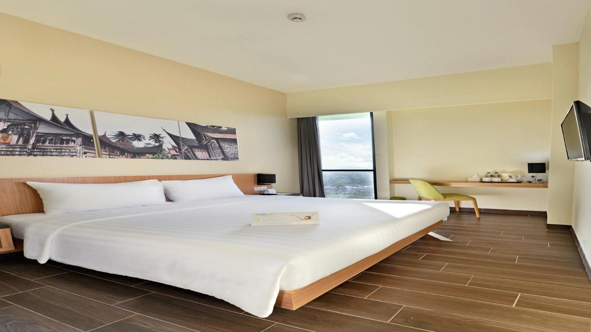 Whiz Prime Hotel Khatib Sulaiman Padang Екстер'єр фото