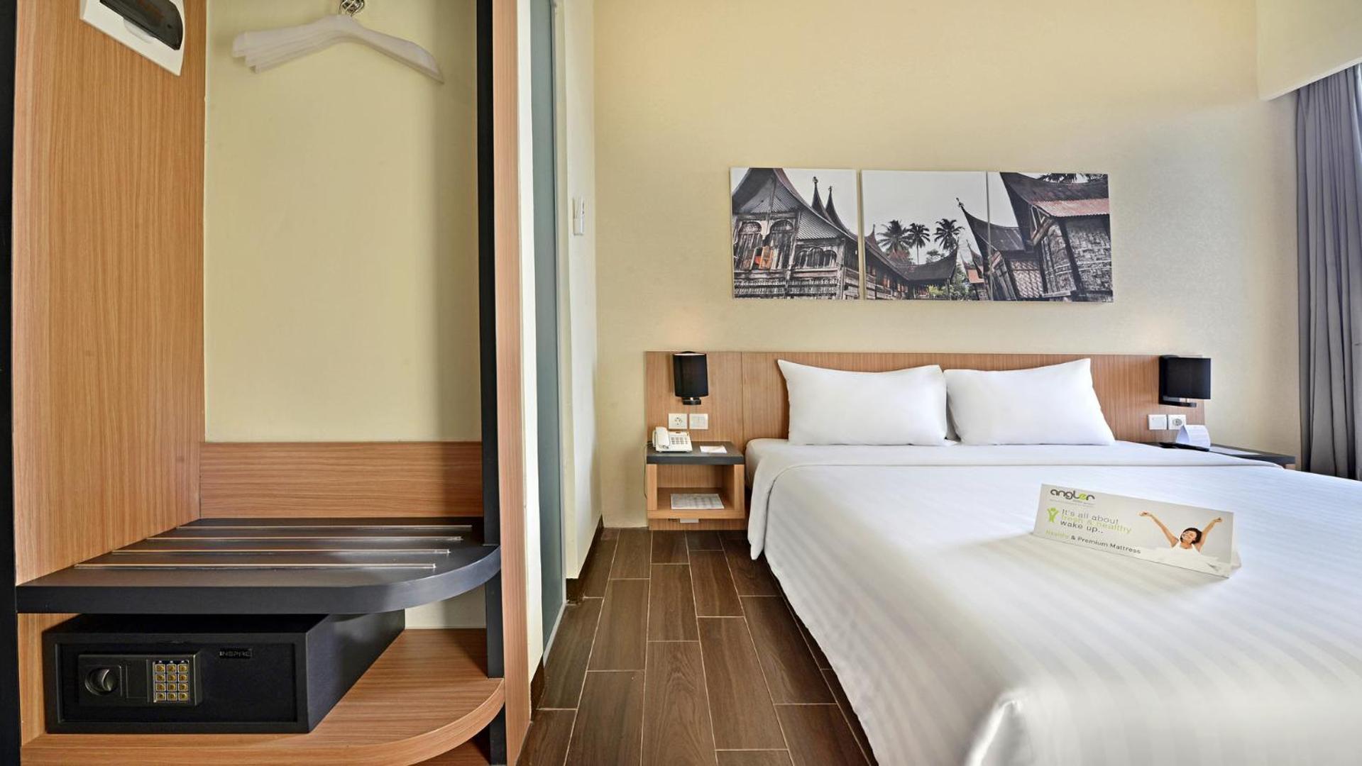 Whiz Prime Hotel Khatib Sulaiman Padang Екстер'єр фото