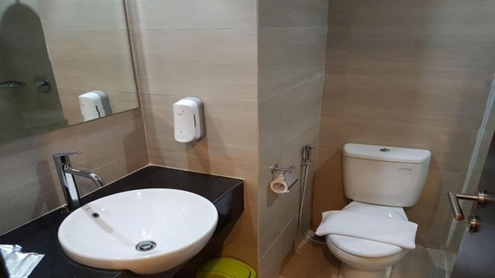 Whiz Prime Hotel Khatib Sulaiman Padang Екстер'єр фото
